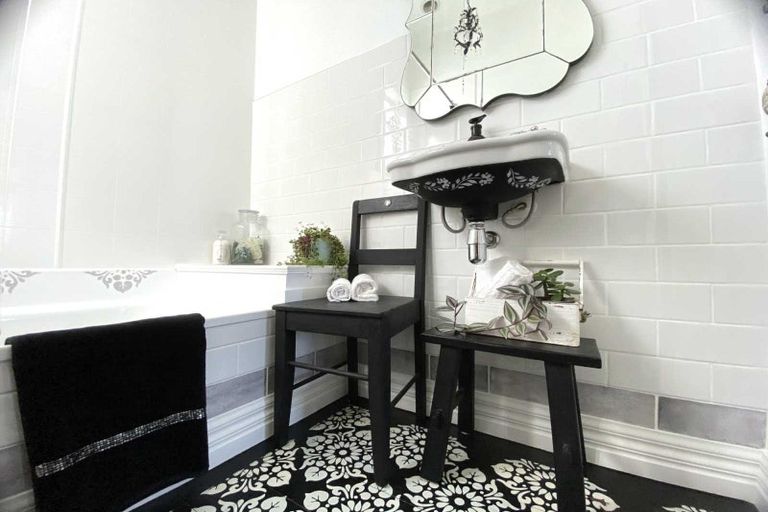 Photo of property in 32 Belt Road, Moturoa, New Plymouth, 4310