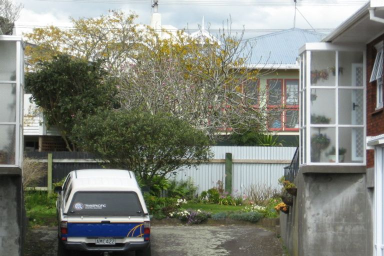 Photo of property in 70 Pendarves Street, New Plymouth, 4310