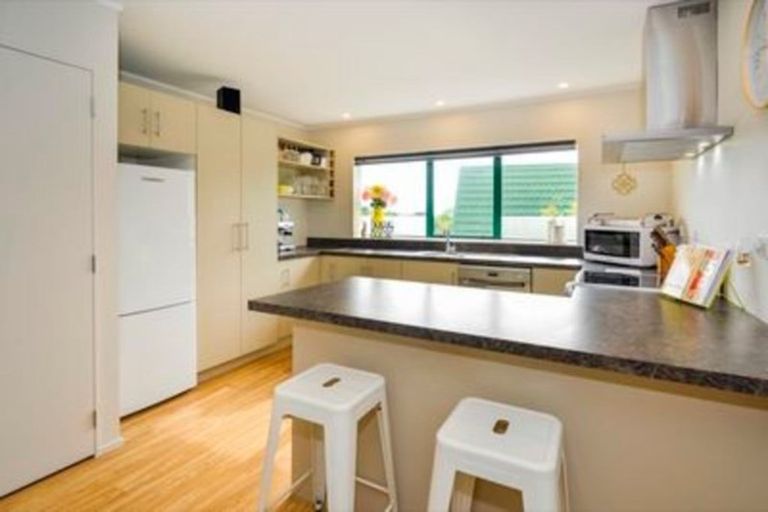 Photo of property in 24 Brookvale Park, Stanmore Bay, Whangaparaoa, 0932