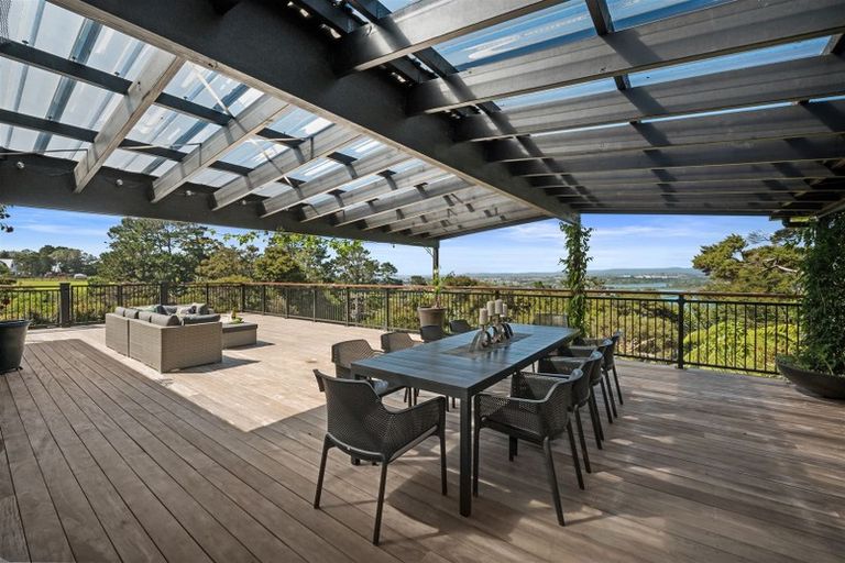 Photo of property in 5 Ngarahana Avenue, Paremoremo, Auckland, 0632