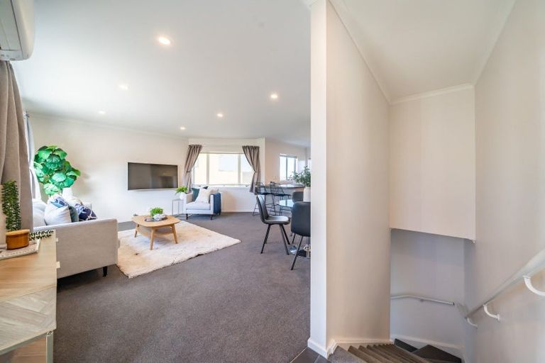 Photo of property in 42a Landsdowne Terrace, Karori, Wellington, 6012