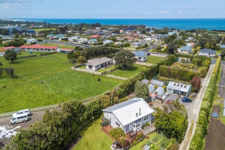 Photo of property in 183 Tasman Street, Opunake, 4616