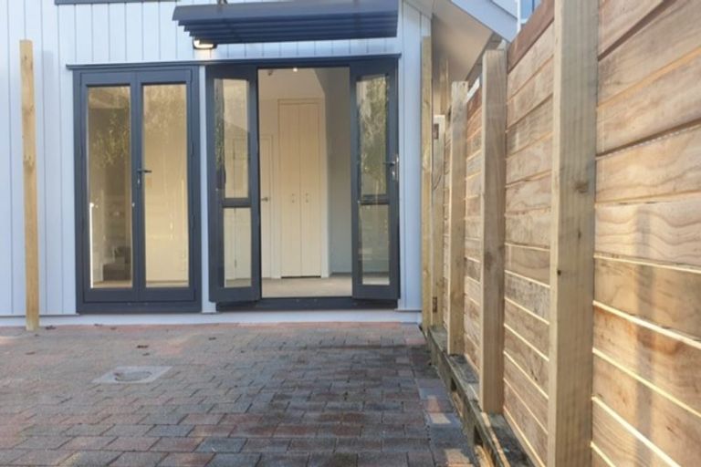 Photo of property in 1a/30 Westward Ho, Glen Eden, Auckland, 0602