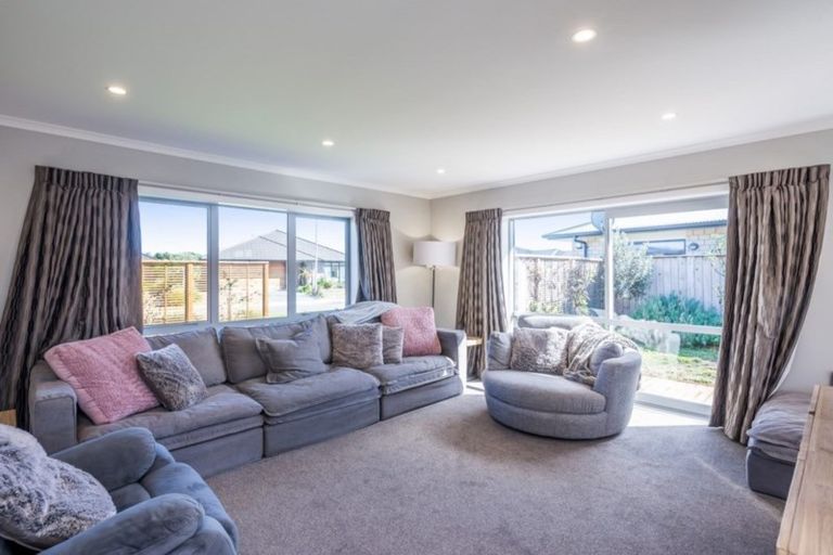 Photo of property in 5 Pearson Place, Paraparaumu, 5032