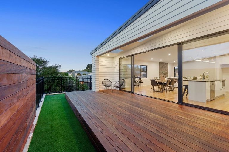 Photo of property in 7b Montrose Place, Highlands Park, New Plymouth, 4312