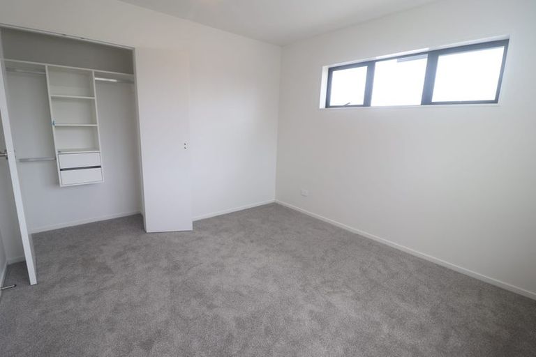 Photo of property in 18b Edgware Road, West Harbour, Auckland, 0618