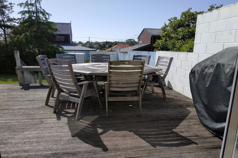 Photo of property in 19a Otakau Road, Milford, Auckland, 0620