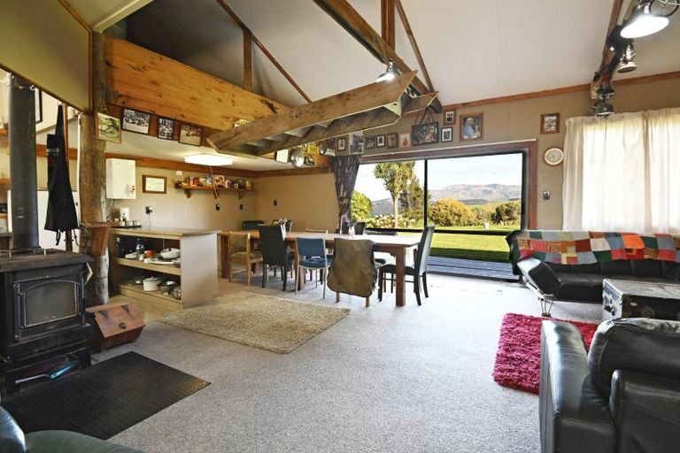 Photo of property in 81 Pohokura Road, Tutira, Napier, 4188