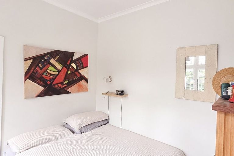 Photo of property in 238 Queens Drive, Lyall Bay, Wellington, 6022