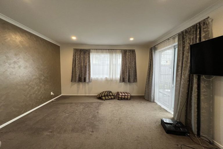 Photo of property in 587 Great South Road, Rosehill, Papakura, 2113