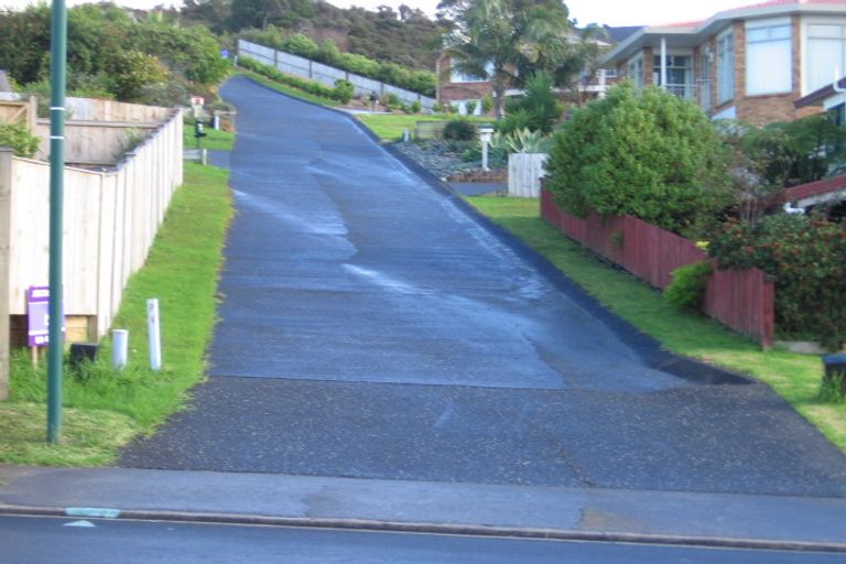 Photo of property in 8 Grovenor Drive, Orewa, 0931