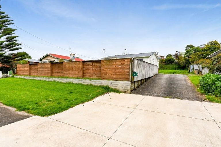 Photo of property in 16 Alberta Road, Glen Avon, New Plymouth, 4312