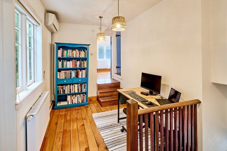 Photo of property in 336 The Esplanade, Island Bay, Wellington, 6023