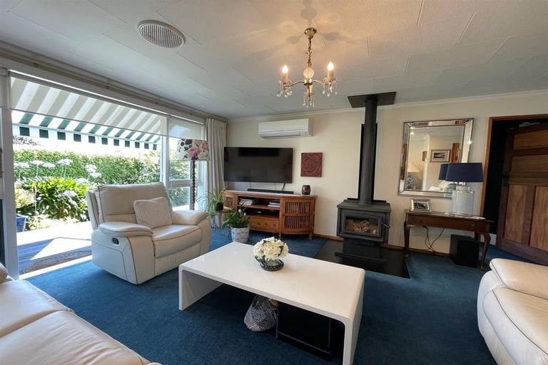 Photo of property in 12 Parsonage Road, Waimate, 7924