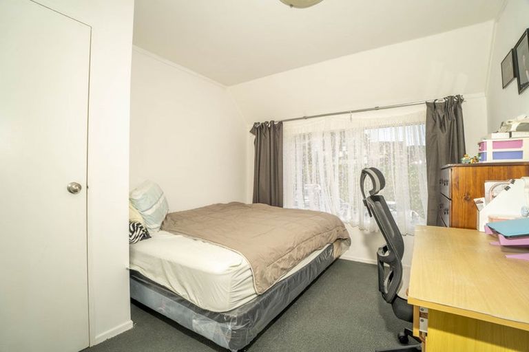 Photo of property in 19 Hollydale Grove, Churton Park, Wellington, 6037