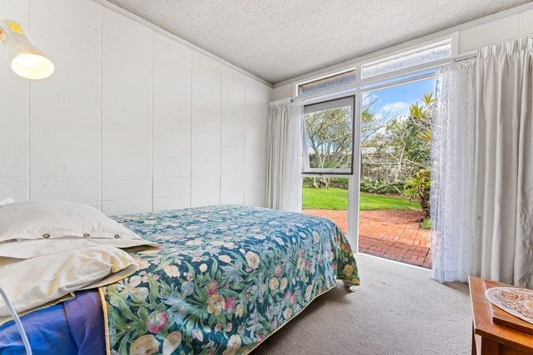 Photo of property in 2/10 Rodney Road, Northcote Point, Auckland, 0627
