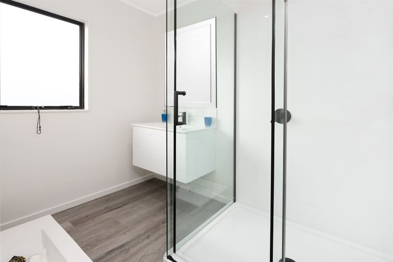 Photo of property in 2/24 Bernina Place, Weymouth, Auckland, 2103