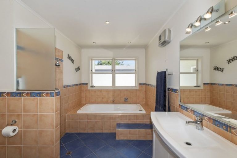 Photo of property in 378 Arapaepae Road South, Levin, 5571