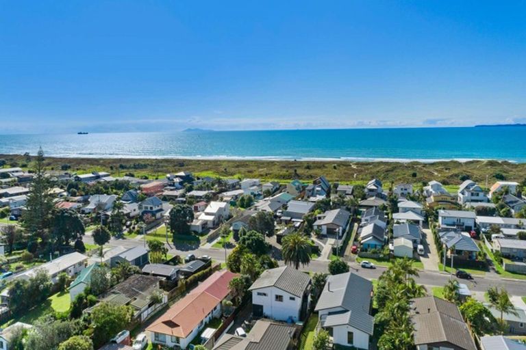 Photo of property in 62 Simpson Road, Papamoa Beach, Papamoa, 3118