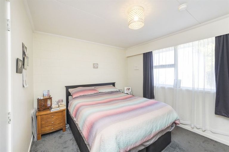 Photo of property in 1a Ruamahanga Crescent, Terrace End, Palmerston North, 4410