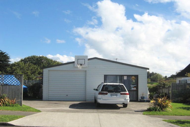 Photo of property in 39 De Quincey Terrace, Highland Park, Auckland, 2010