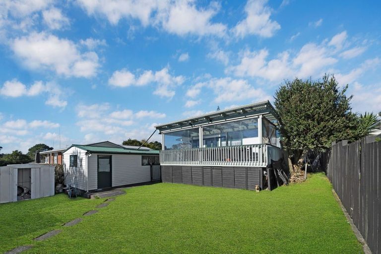 Photo of property in 6 Aplin Place, Birkdale, Auckland, 0626