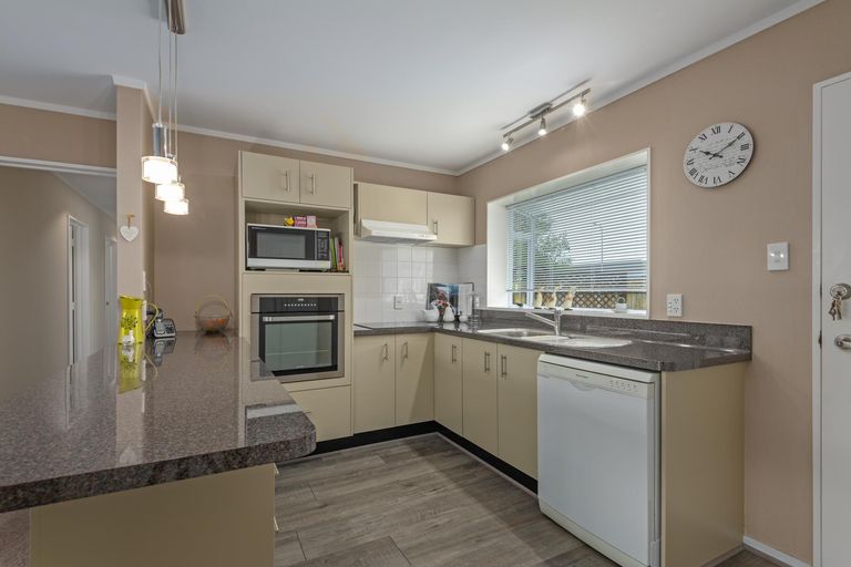 Photo of property in 67 Pacific Drive, Fitzherbert, Palmerston North, 4410