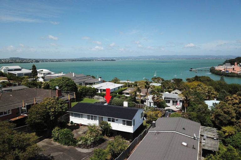 Photo of property in 24 Palmerston Road, Birkenhead, Auckland, 0626