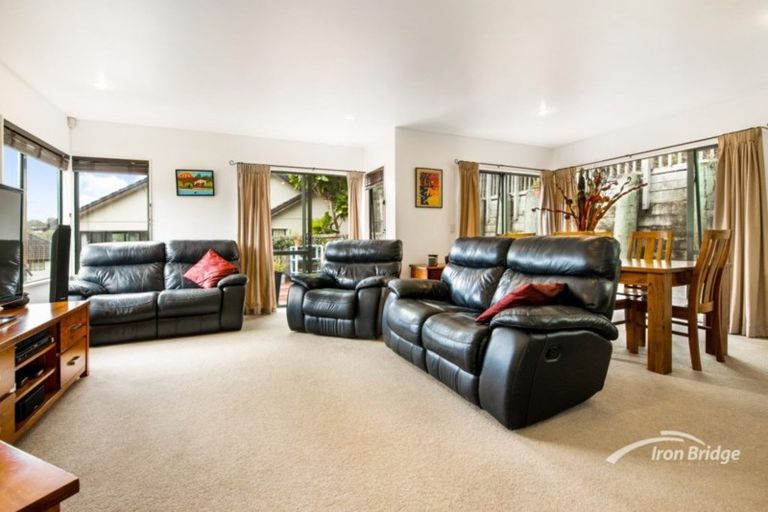 Photo of property in 17d Langana Avenue, Browns Bay, Auckland, 0630