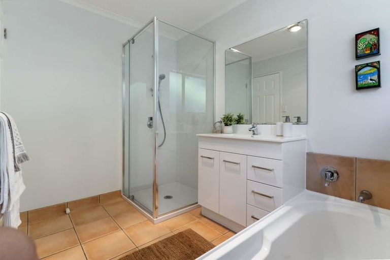 Photo of property in 5 Frederick Reece Drive, The Gardens, Auckland, 2105