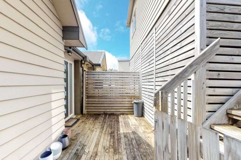 Photo of property in 57 Glanmire Road, Newlands, Wellington, 6037