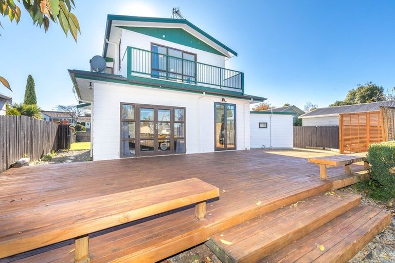 Photo of property in 33 Gilbass Avenue, Hamilton Lake, Hamilton, 3204