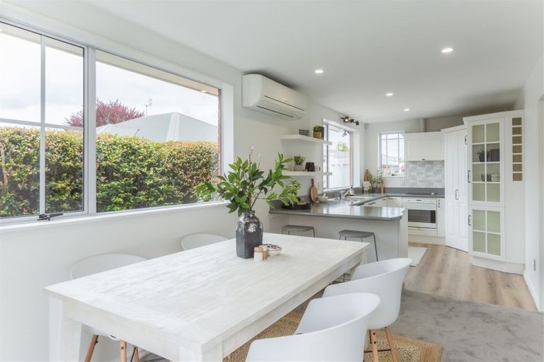 Photo of property in 99a Avonhead Road, Avonhead, Christchurch, 8042