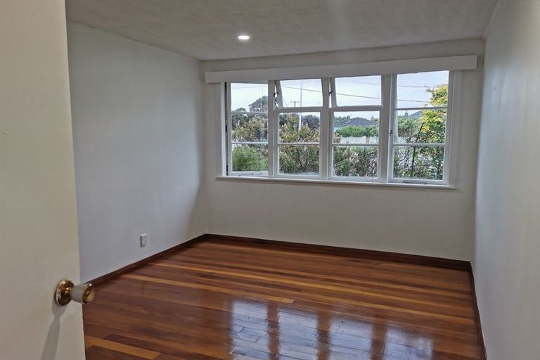 Photo of property in 323 Oxford Terrace, Avalon, Lower Hutt, 5011