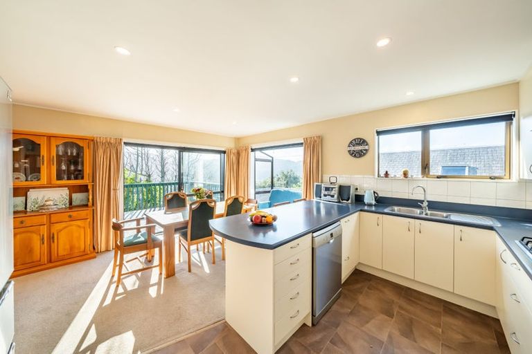 Photo of property in 4 Raynham Way, Silverstream, Upper Hutt, 5019