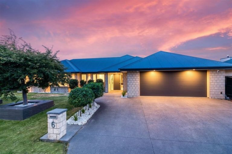 Photo of property in 6 Woodhaven Place, Parklands, Christchurch, 8083