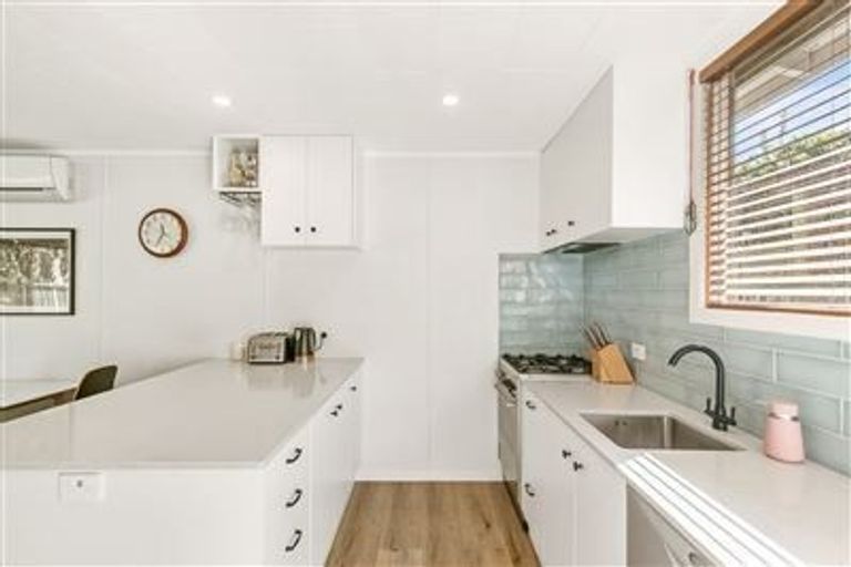 Photo of property in 1/34 Drome View Place, Beach Haven, Auckland, 0626