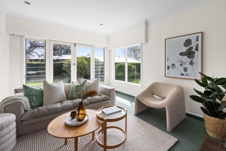 Photo of property in 16 Howard Road, Taradale, Napier, 4112