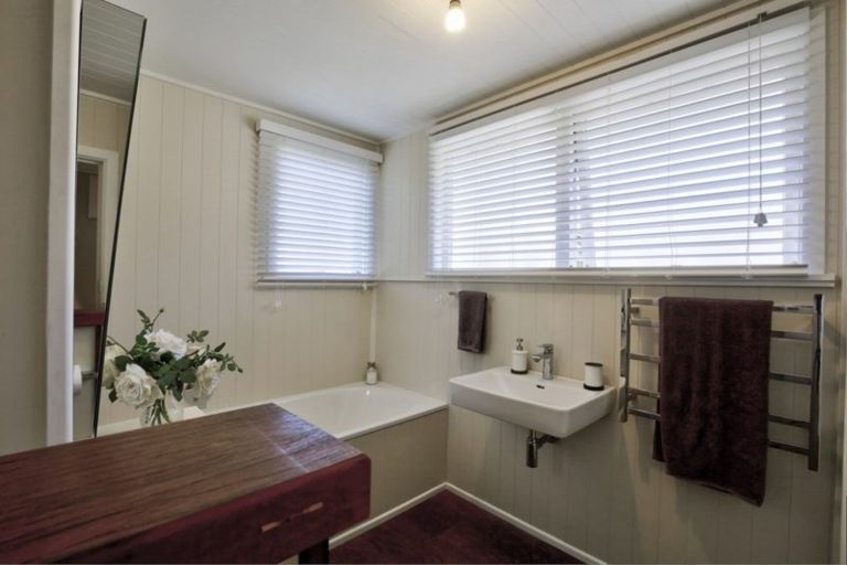 Photo of property in 22 Lake Avenue, Frankton, Queenstown, 9300