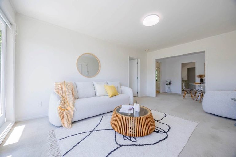 Photo of property in 2/89 Diana Drive, Glenfield, Auckland, 0627