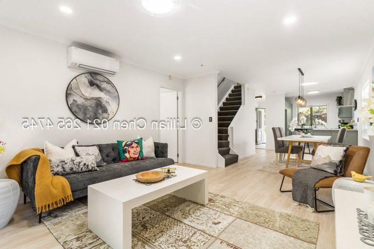 Photo of property in 27 Verdale Circle, Glen Eden, Auckland, 0602