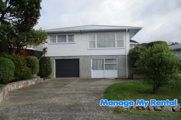 Photo of property in 16 Saint Edmund Crescent, Tawa, Wellington, 5028