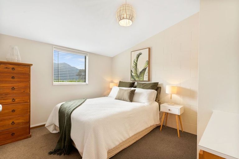 Photo of property in 1992 Queen Charlotte Drive, Momorangi Bay, Picton, 7281