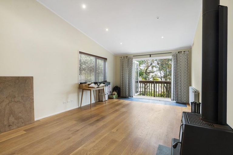 Photo of property in 22 Gwenand Place, Botany Downs, Auckland, 2010