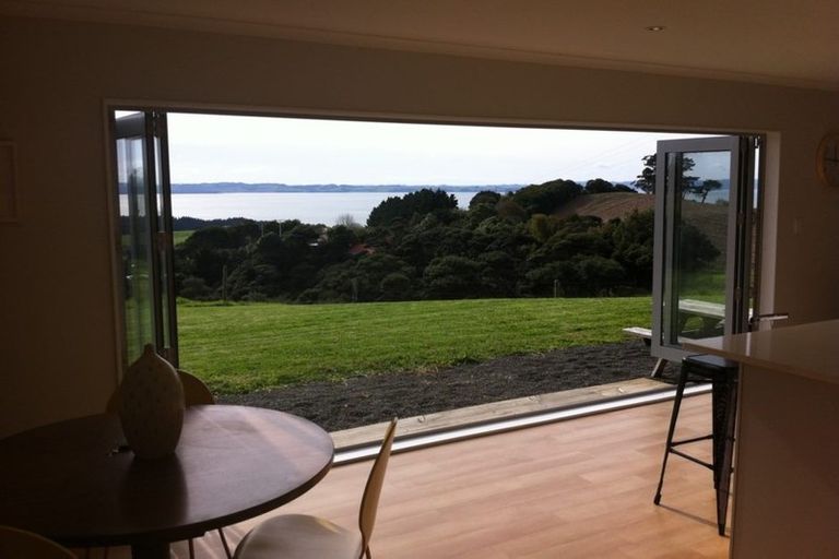 Photo of property in 3143 South Head Road, South Head, Helensville, 0874