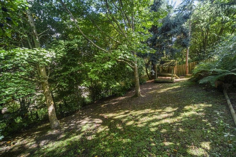 Photo of property in 24 Heathcote Place, Fitzherbert, Palmerston North, 4410