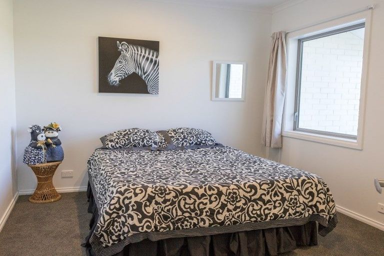 Photo of property in 24 Wakefield Road, Levin, 5571