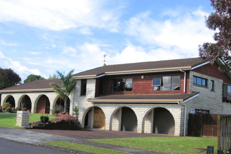 Photo of property in 6 Parramatta Place, Botany Downs, Auckland, 2010