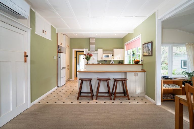 Photo of property in 72 Wellington Road, Paekakariki, 5034