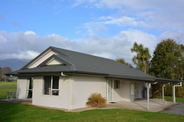 Photo of property in 31 Bridge Street, Karamea, 7893